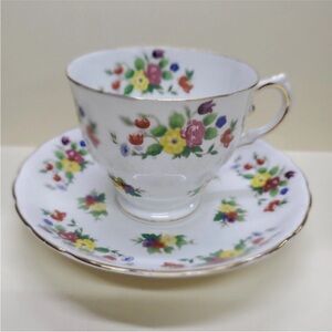 Tuscan Tea Cup & Saucer Set Floral Gold Trim Fine English bone China England VTG
